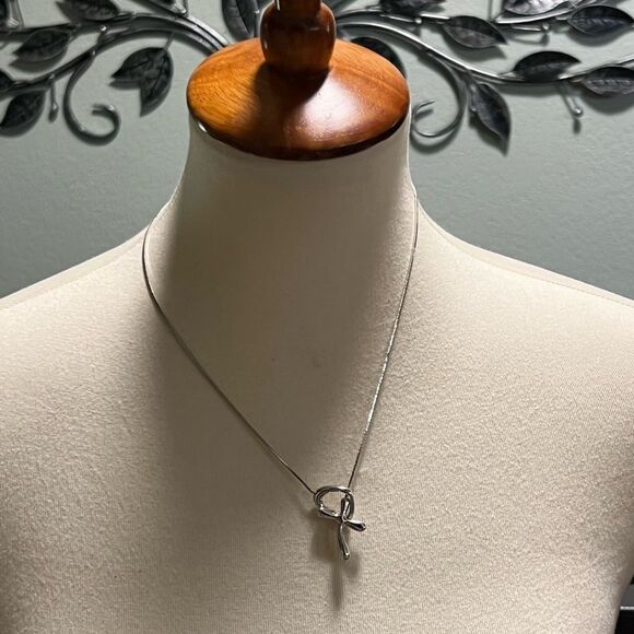 Premier Designs Elegant Silver Knot Necklace #PDNK2 - Picture 1 of 6